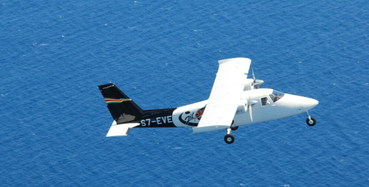 Airplane Vulcan Air P68C