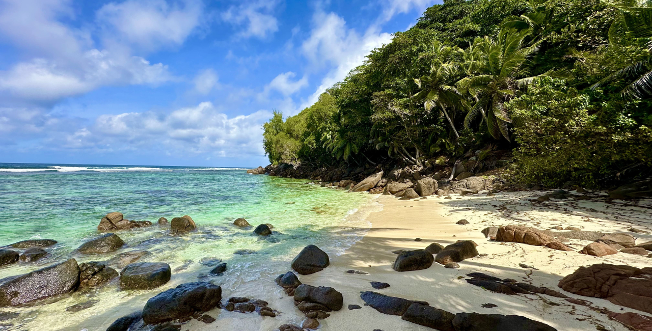 Plage d'Anse Bougainville-un coin tranquille du sud-est de Mahé