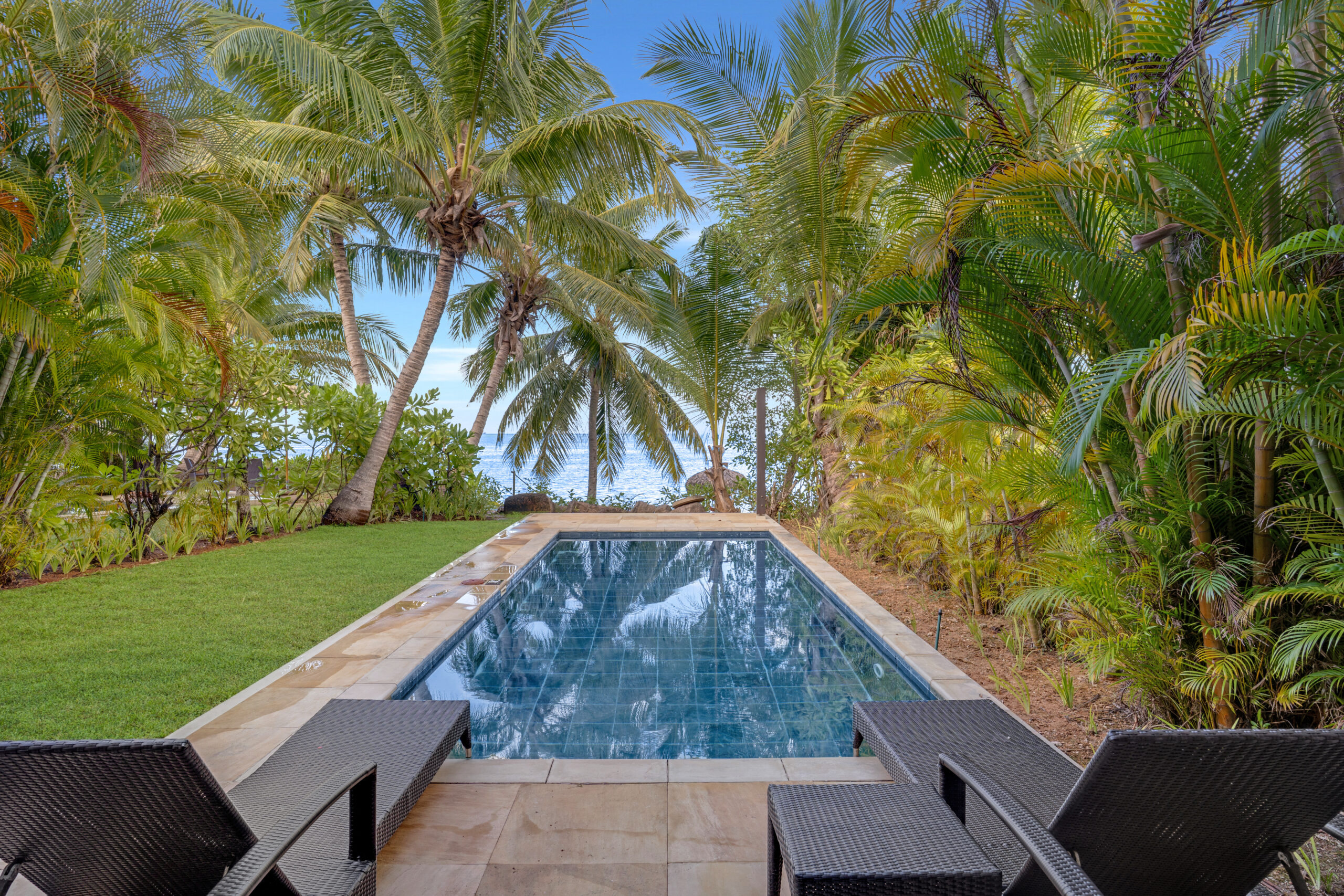 Duplex Maison with a garden at Eden Island